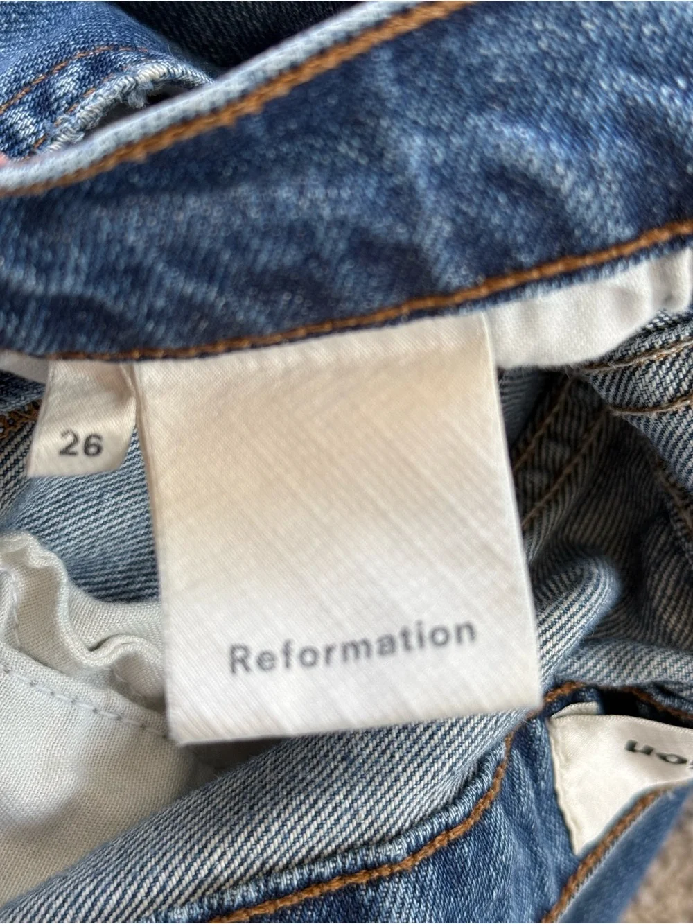 Reformation high rise straight leg jeans in Baltic wash (26) - made in USA - Picture 5 of 9